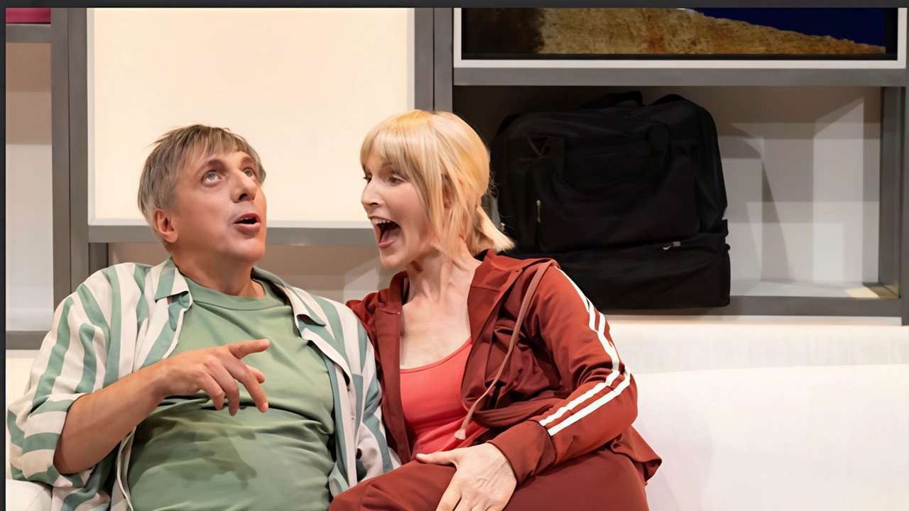 Max Pisu e Gaia De Laurentiis al teatro Leonardo in “Come sei bella stasera“ Lo spettacolo, scritto da Antonio De Santis, è diretto da Marco Rampoldi Max Pisu e Gaia De Laurentiis al teatro Leonardo in “Come sei bella stasera“ Lo spettacolo, scritto da Antonio De Santis, è diretto da Marco Rampoldi