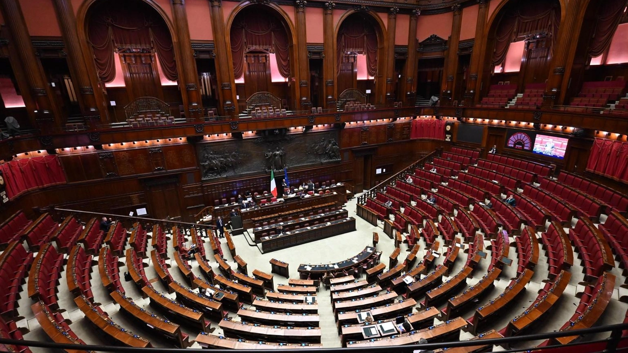 Erano privi di copertura. Testo ora all'esame di palazzo Madama Erano privi di copertura. Testo ora all'esame di palazzo Madama