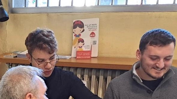 Un banchetto informativo in municipio a Cassina de' Pecchi offre supporto digitale ai cittadini grazie a due ragazzi del servizio civile. L'iniziativa promuove l'interazione con gli uffici pubblici e la trasparenza amministrativa. Un banchetto informativo in municipio a Cassina de' Pecchi offre supporto digitale ai cittadini grazie a due ragazzi del servizio civile. L'iniziativa promuove l'interazione con gli uffici pubblici e la trasparenza amministrativa.
