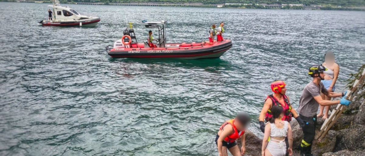 Lecco, 5 turisti cinesi in balia del lago grosso: salvati dai vigili del fuoco