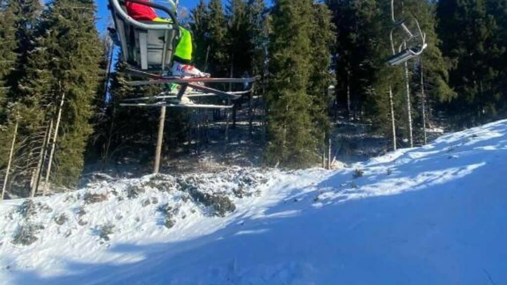 Il padre ha dato l’allarme appena si è accorto della caduta del figlio di 7 anni dalla seggiovia sul monte Pora Il padre ha dato l’allarme appena si è accorto della caduta del figlio di 7 anni dalla seggiovia sul monte Pora