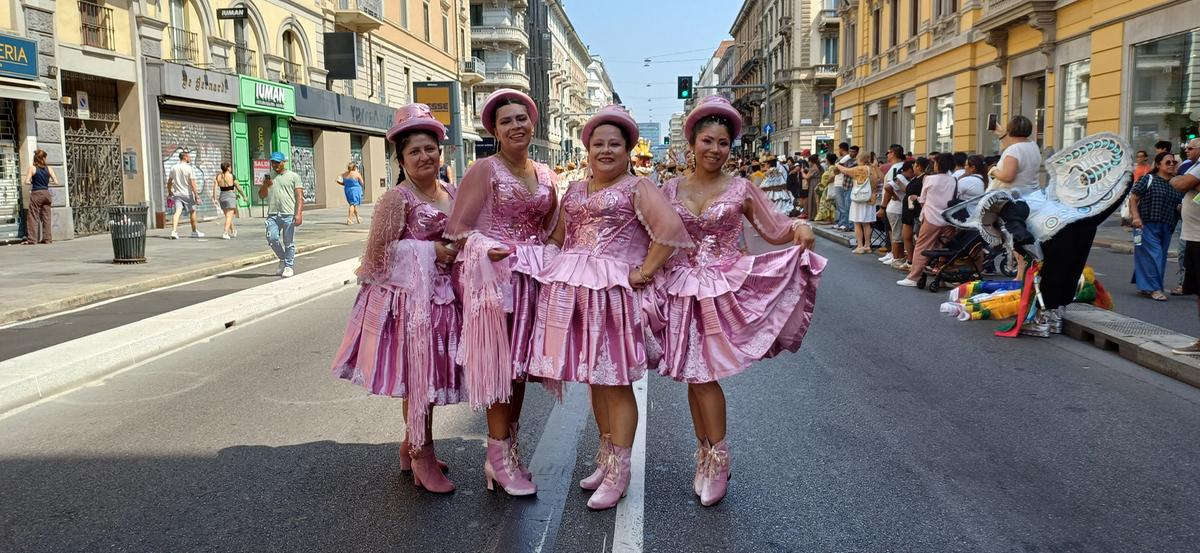 Sfilata della Virgen de Urkupina: Bolivia in festa in corso Buenos Aires con musica, danze e maschere Sfilata della Virgen de Urkupina: Bolivia in festa in corso Buenos Aires con musica, danze e maschere