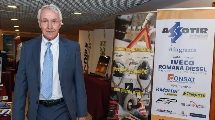 Claudio Donati, segretario generale di Assotir, l’associazione di categoria dell’autotrasporto che in questi mesi ha dato battaglia sui sensori anti-angolo cieco Claudio Donati, segretario generale di Assotir, l’associazione di categoria dell’autotrasporto che in questi mesi ha dato battaglia sui sensori anti-angolo cieco