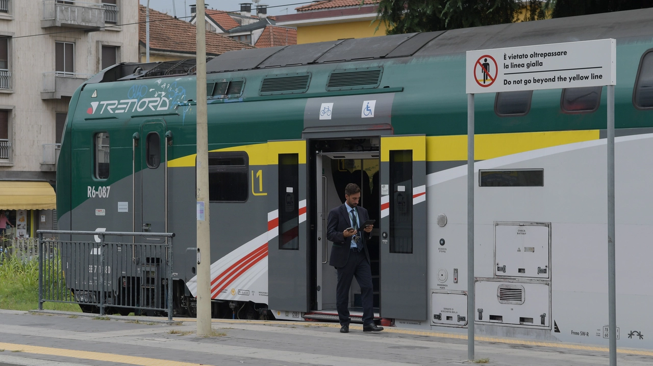 Un treno Trenord, nuovi orari e nuove corse Un treno Trenord, nuovi orari e nuove corse