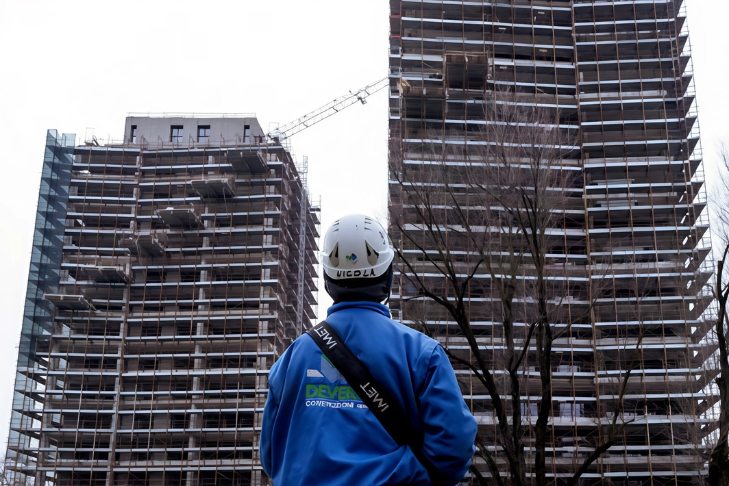 Le torri del Park Towers in zona Crescenzago. Cantiere fermo, la Procura di Milano ha chiesto il processo per sei persone