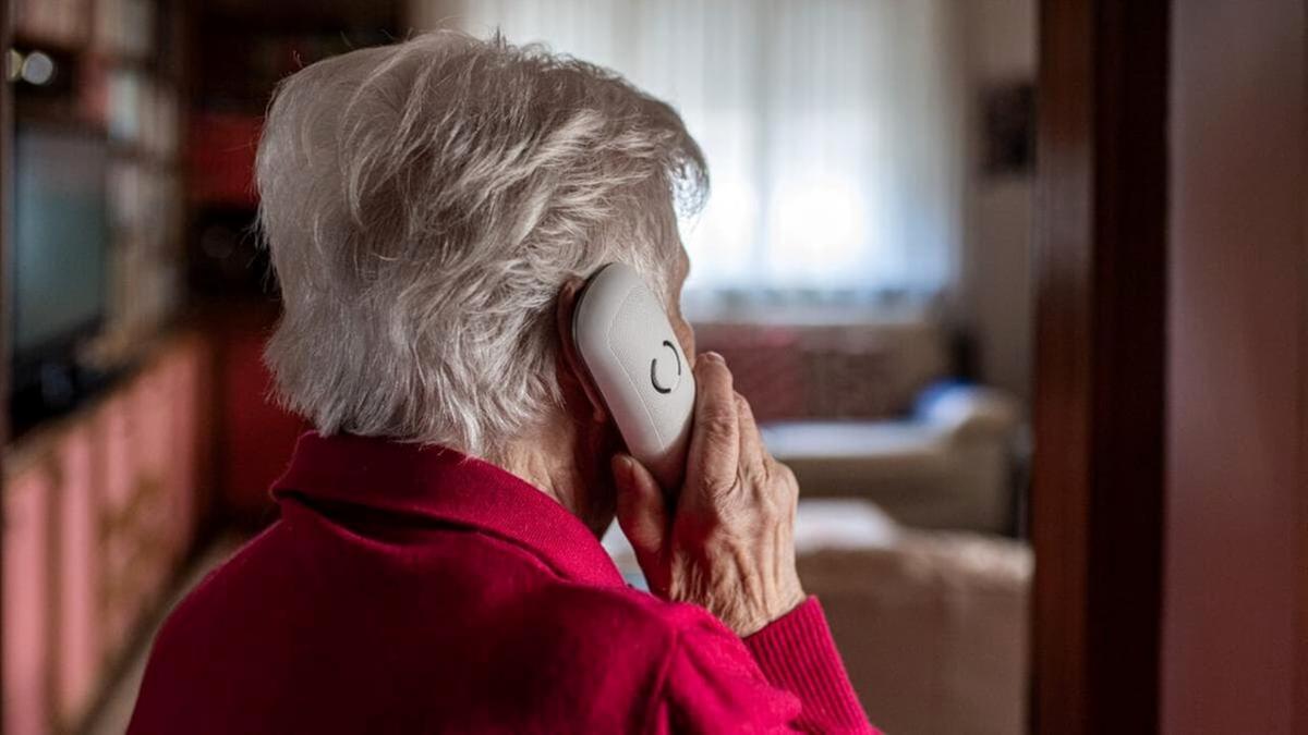 “Perché ha fatto un bonifico da 40mila euro?”: la telefonata della banca, lo ‘spoofing’ e l’intuito di un’anziana contro la truffa