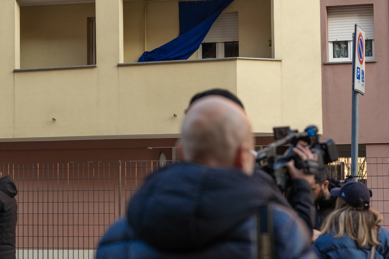 Lo stabile in cui risiede la famiglia da cui proviene la sedicenne protagonista della tragica vicenda (spf)