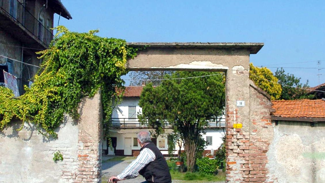 Il complesso di Cascina Burattana è a rischio crolli e cedimenti La Soprintendenza ha chiesto la messa in sicurezza imemdiata Il complesso di Cascina Burattana è a rischio crolli e cedimenti La Soprintendenza ha chiesto la messa in sicurezza imemdiata