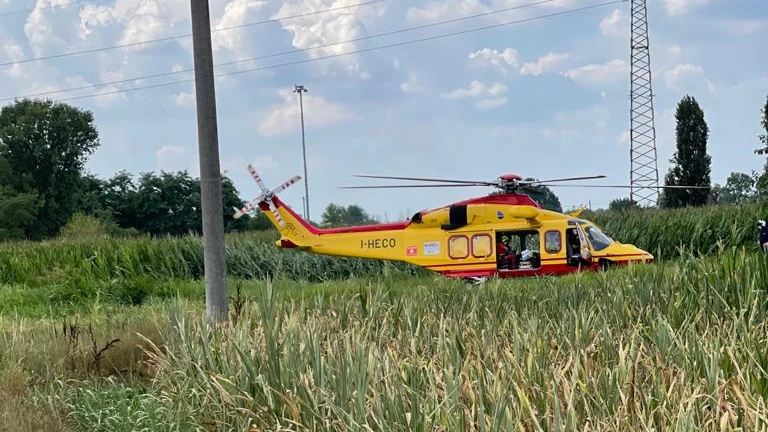 L'elisoccorso ha trasportato il lavoratore a Pavia L'elisoccorso ha trasportato il lavoratore a Pavia