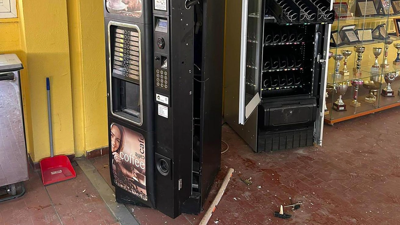 La notizia e le foto del raid vandalico all’interno della scuola primaria di Baranzate sono diventate virali in poche... La notizia e le foto del raid vandalico all’interno della scuola primaria di Baranzate sono diventate virali in poche...