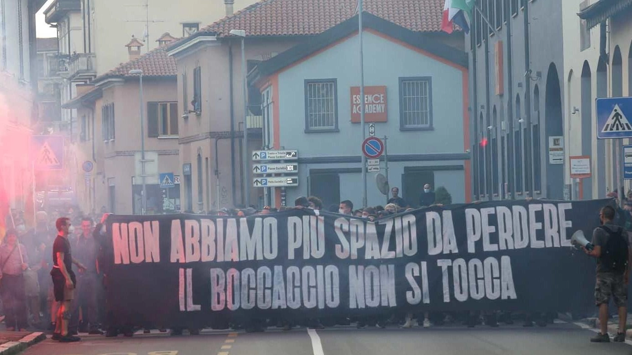 Un corteo di protesta del Foa Boccaccio Un corteo di protesta del Foa Boccaccio