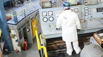 Il nucleare cambia. Ispra, si smantella il reattore di ricerca. E via le scorie Il nucleare cambia. Ispra, si smantella il reattore di ricerca. E via le scorie
