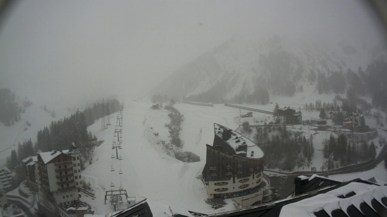 Foppolo, neve del 22 aprile 2024 (Frame video webcam vallebrembana.org)