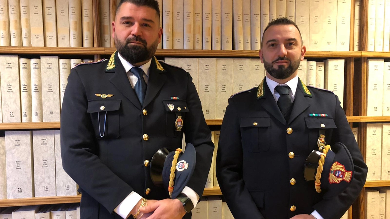 Da sinistra Pasquale Tardi (comandante della Polizia locale di Limbiate) e Claudio Camisasca (comandante della Locale di Varedo) Da sinistra Pasquale Tardi (comandante della Polizia locale di Limbiate) e Claudio Camisasca (comandante della Locale di Varedo)