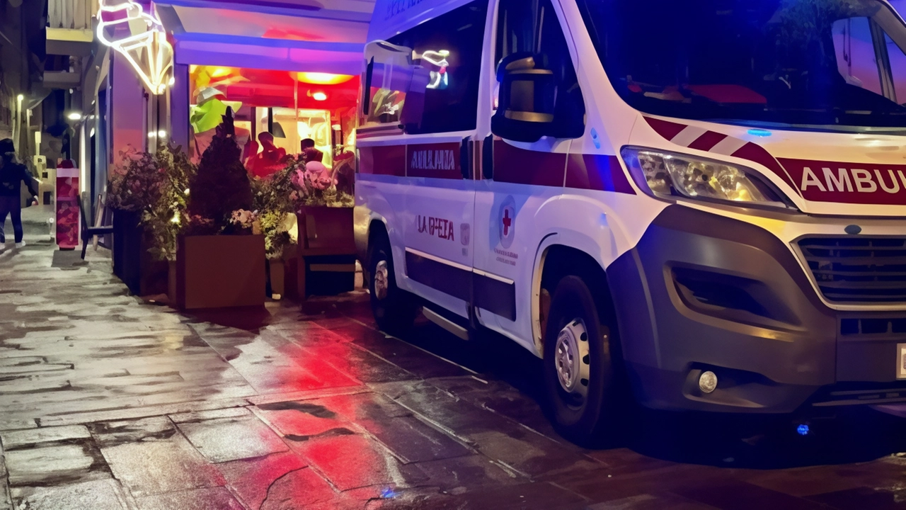 L’episodio di sabato notte non è il primo. La scorsa estate si era verificata una violenta rissa proprio nella via... L’episodio di sabato notte non è il primo. La scorsa estate si era verificata una violenta rissa proprio nella via...