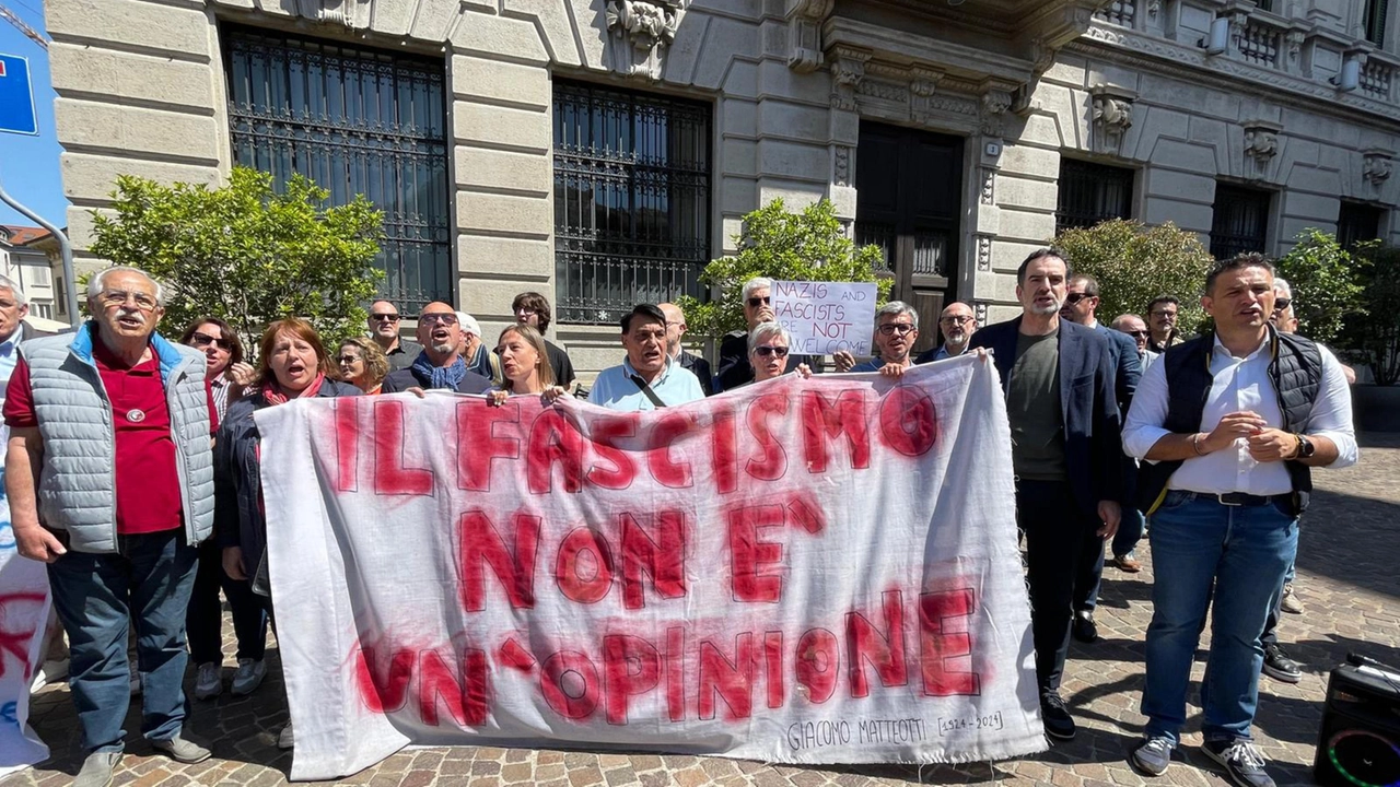 Remigration summit, a Gallarate il raduno dell’estrema destra: attesi politici italiani, il saluto di Vannacci