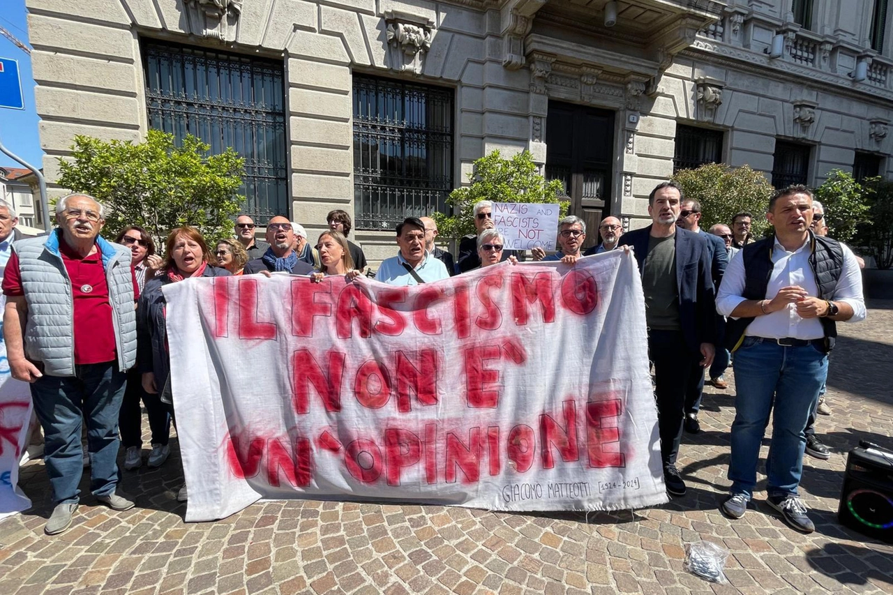 Presidio contro il Remigration Summit a Gallarate