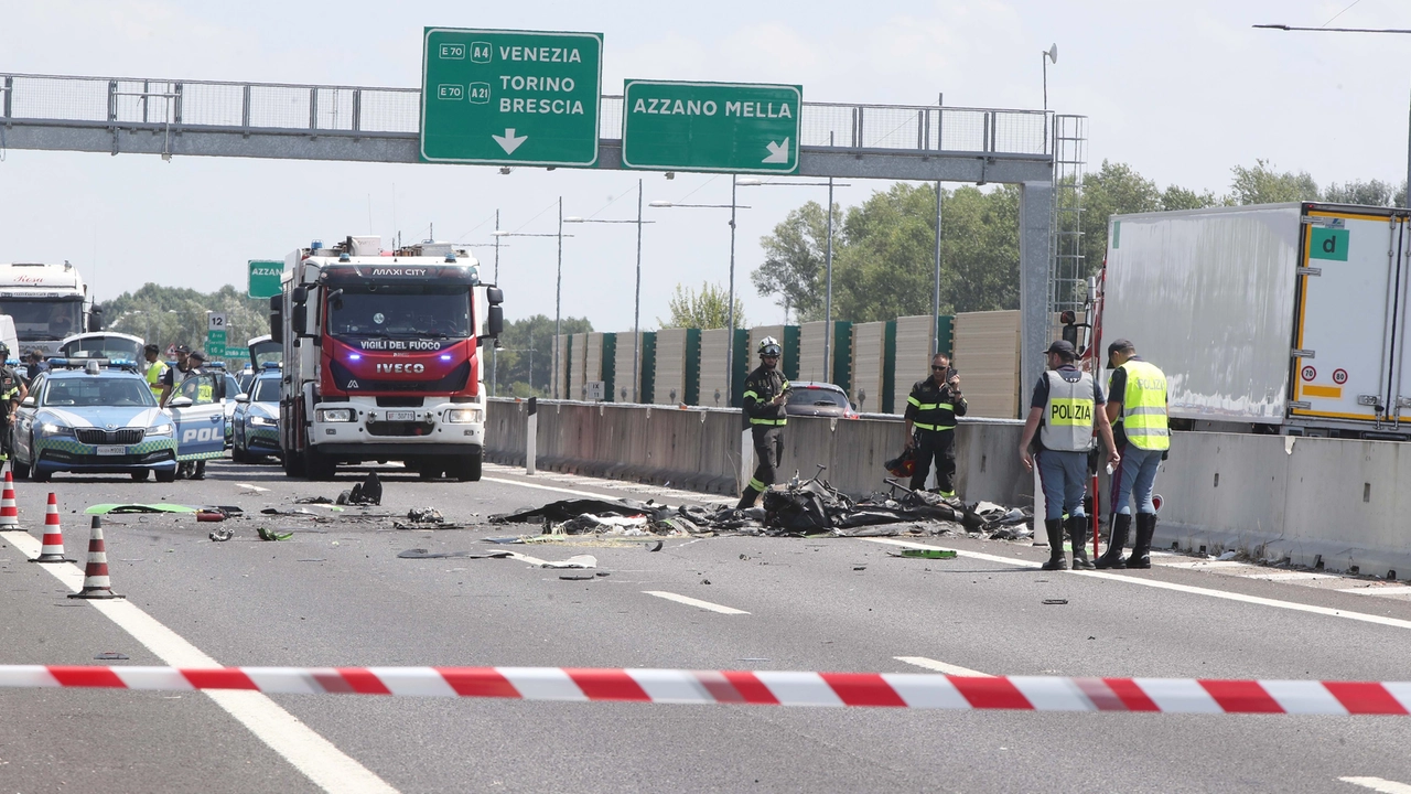Brescia, ultraleggero precipita sull’autostrada A4: sono morti Sergio Ravaglia e Anna Maria De Stefano
