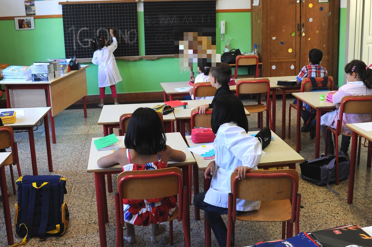 SCUOLA027-27717014
