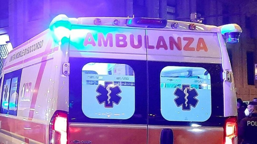Provoca un incidente, convinto di aver ucciso due persone si getta nel vuoto: gravissimo ragazzo Provoca un incidente, convinto di aver ucciso due persone si getta nel vuoto: gravissimo ragazzo