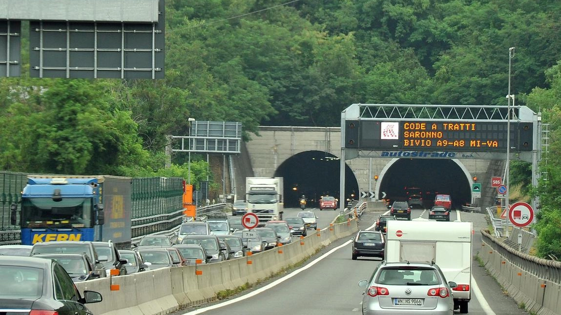 I verbali. per chi sgarra sono salati. Da 11 a 40 chilometri orari oltre il limite la multa varia da 173 a 694 euro oltre alla decurtazione di tre punti sulla patente Per chi sfora il limite da 41 a 60 chilometri la sanzione varia da 543 a 2.170 euro