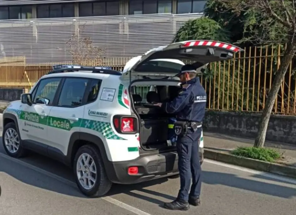 Alla guida con una patente maltese falsa: sanzione da 5.100 euro e denuncia