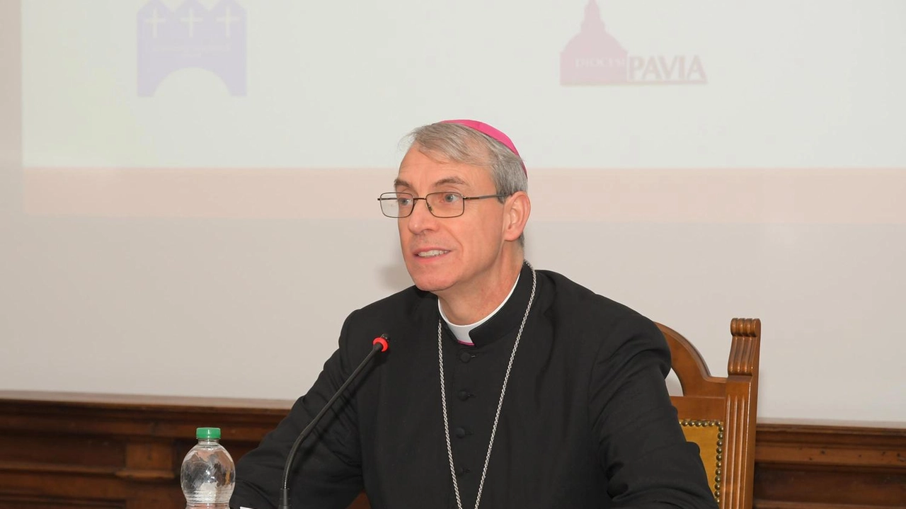 Il vescovo Corrado Sanguineti