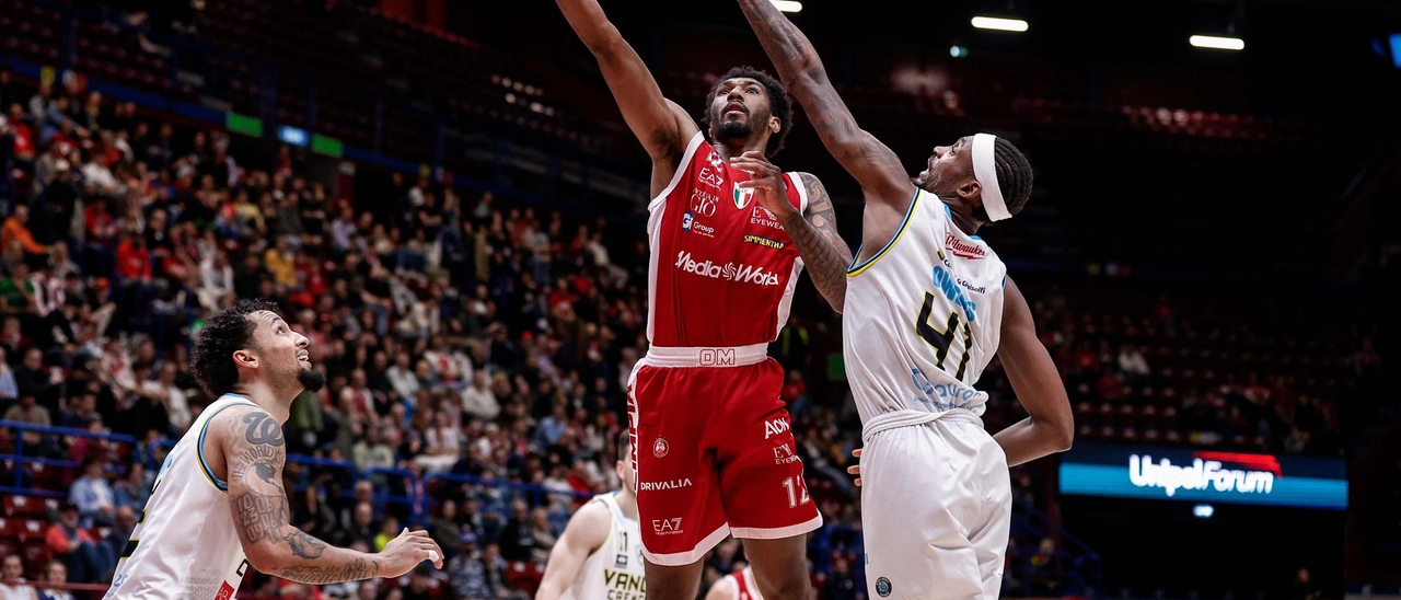 Olimpia Milano pronta per i playoff: sfida contro Aquila Trento e il ritorno di Josh Nebo