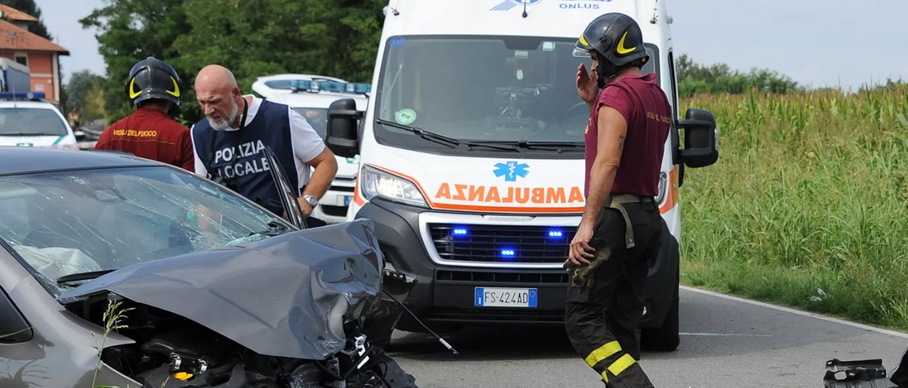 Grave incidente a Barzanò, schianto frontale tra due auto: ferite 4 persone, tra cui un bambino di 12 anni