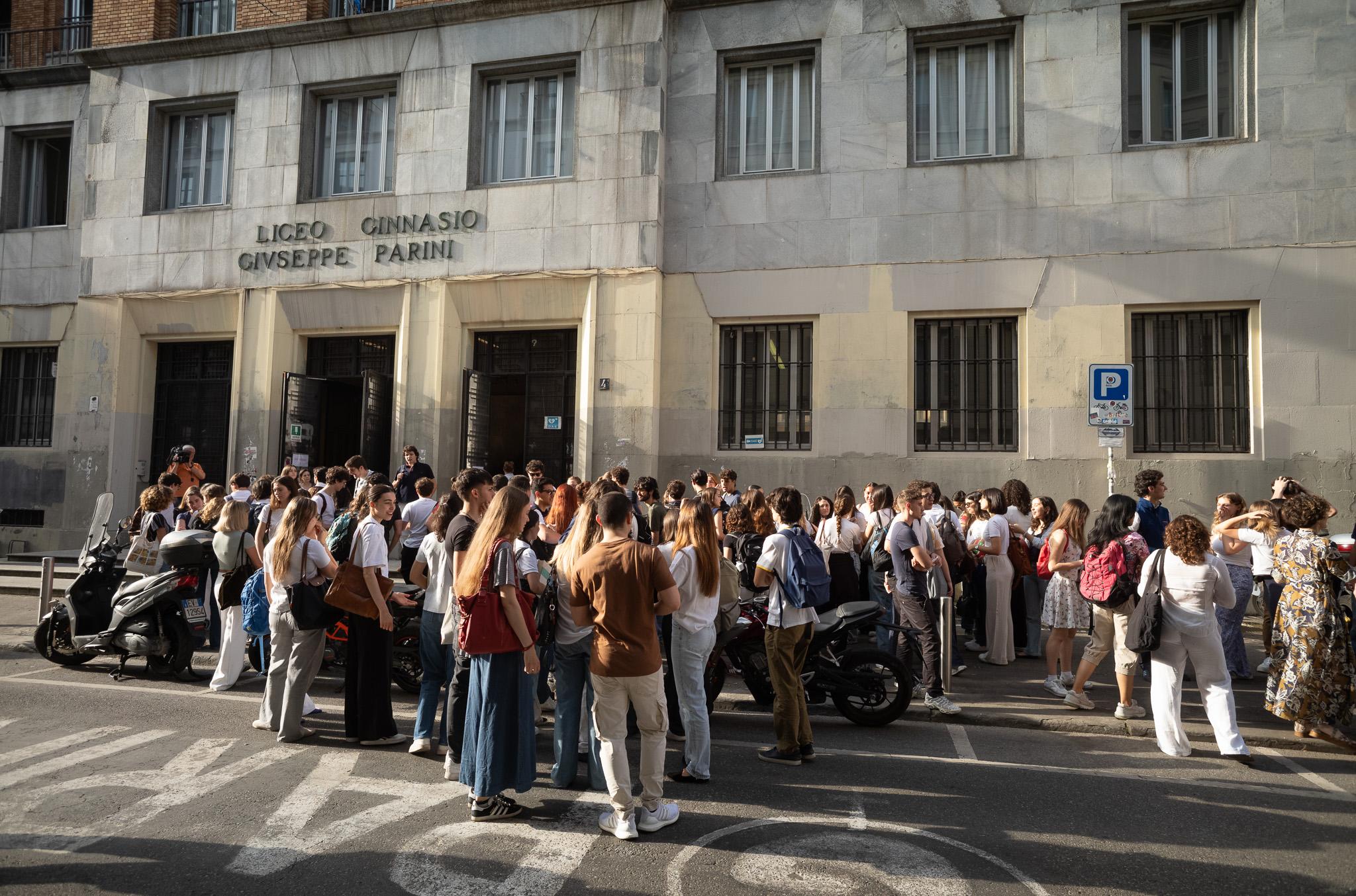 La maturità 2025 è iniziata: 77mila studenti lombardi stanno vivendo l’ultimo rito collettivo La maturità 2025 è iniziata: 77mila studenti lombardi stanno vivendo l’ultimo rito collettivo