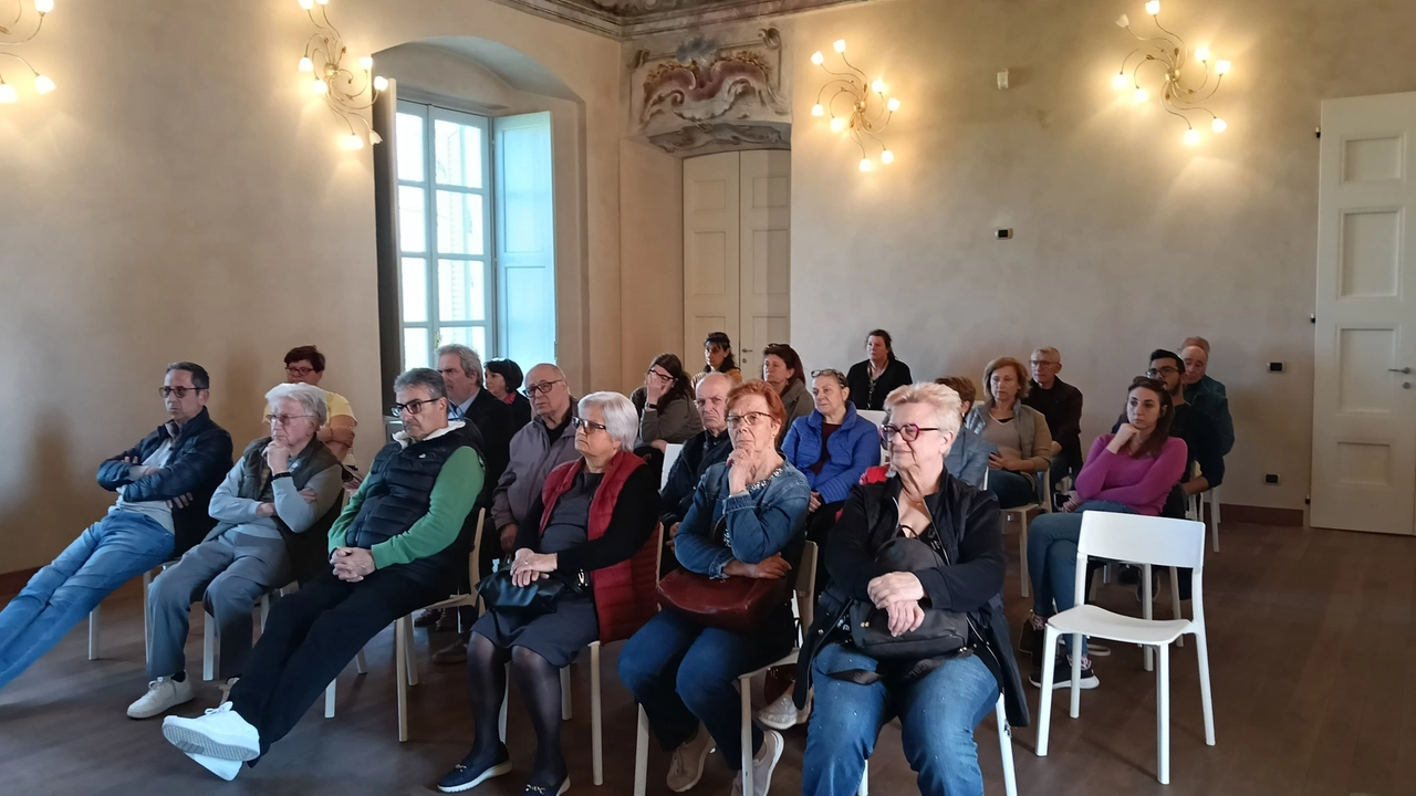 Alcuni dei presenti all’assemblea pubblica tenuta sabato mattina a Palazzo Pertusati