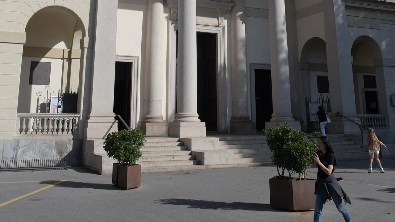 Sul sagrato della chiesa dei Santi Protaso e Gervaso segnalati assembramenti notturni In arrivo sei telecamere Sul sagrato della chiesa dei Santi Protaso e Gervaso segnalati assembramenti notturni In arrivo sei telecamere