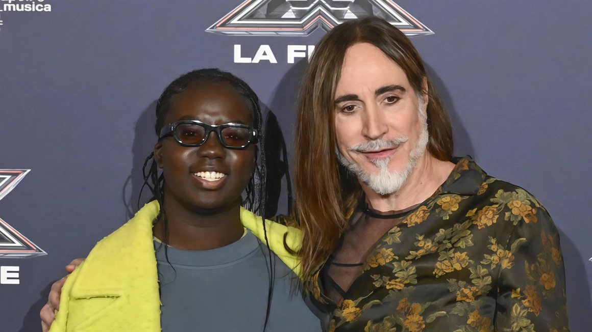 Dalla vittoria di X Factor al centro di Monza. Oggi alle 17 nel negozio Sky di via Vittorio Emanuele, Mimì... Dalla vittoria di X Factor al centro di Monza. Oggi alle 17 nel negozio Sky di via Vittorio Emanuele, Mimì...