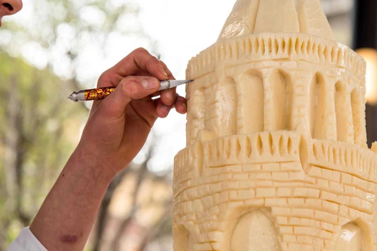 L'obelisco di formaggio