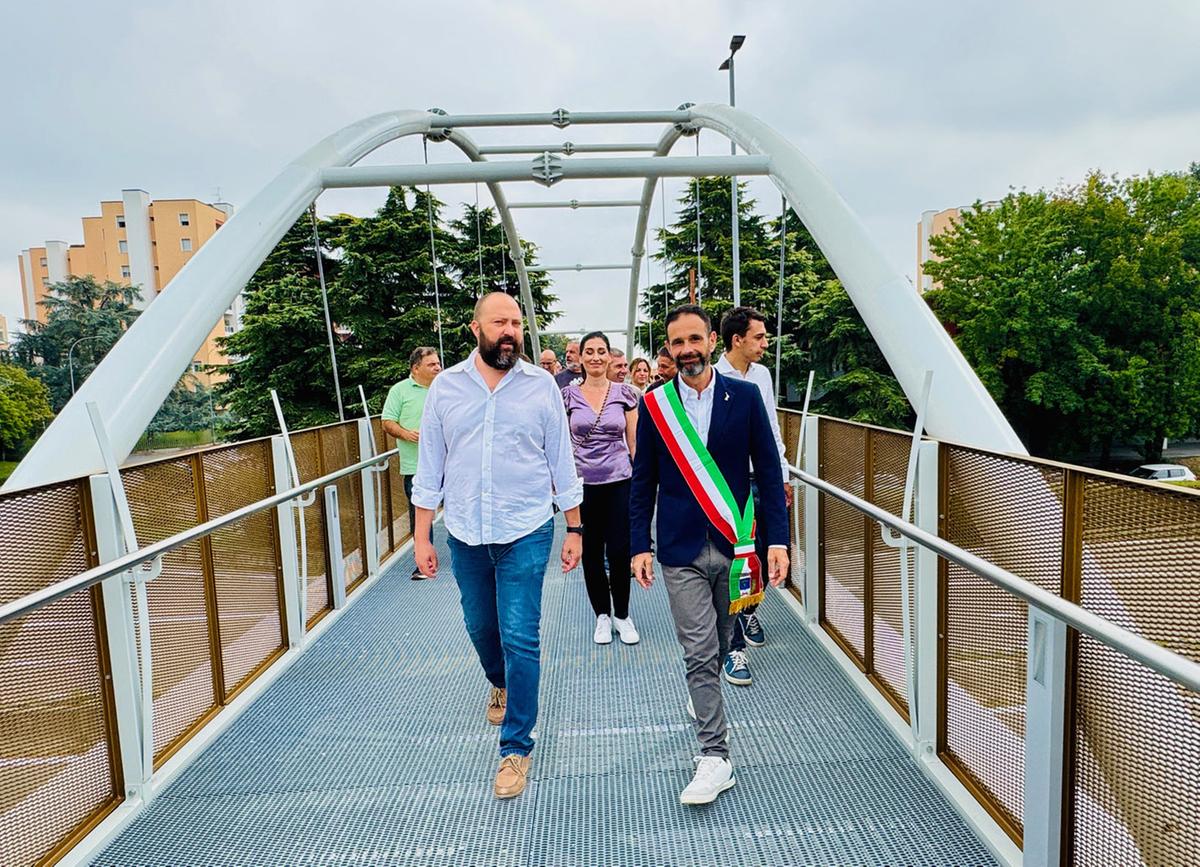 Il ponte sulla Val Tidone inaugurato dopo 7 anni. Ma manca un montascale Il ponte sulla Val Tidone inaugurato dopo 7 anni. Ma manca un montascale