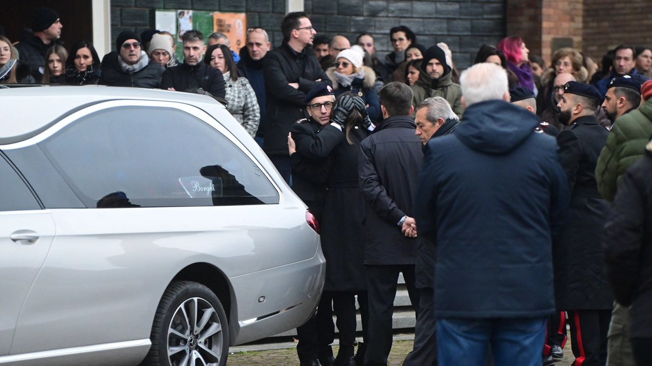 Funerale (foto di repertorio) Funerale (foto di repertorio)