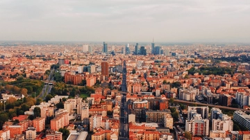 Fuggire da Milano? Anche nell’hinterland può non bastare uno stipendio da 1.800 euro: ecco le città più e meno care