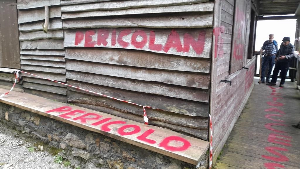 Un atto di incomprensibile vandalismo ha colpito uno dei simboli della montagna bresciana: la capanna Tita Secchi, uno dei bivacchi... Un atto di incomprensibile vandalismo ha colpito uno dei simboli della montagna bresciana: la capanna Tita Secchi, uno dei bivacchi...