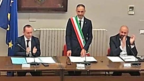 Primo Consiglio comunale e giuramento del sindaco Ettore Fusco: in aula scontro tra centrodestra e centrosinistra Primo Consiglio comunale e giuramento del sindaco Ettore Fusco: in aula scontro tra centrodestra e centrosinistra
