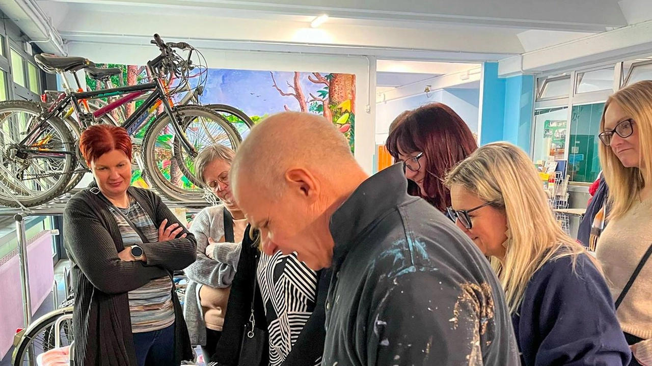 In visita all’Istituto comprensivo Montessori dove gli studenti fanno le tagliatelle e tinteggiano le aule In visita all’Istituto comprensivo Montessori dove gli studenti fanno le tagliatelle e tinteggiano le aule
