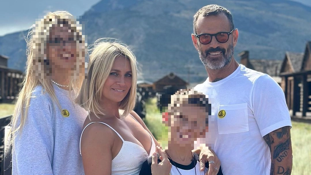 Katia Pedrotti e Ascanio Pacelli con i figli Matilda e Tancredi