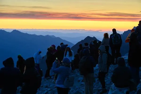 Ponte di legno, magia all’alba: concerti sul ghiacciaio e al Corno d'Aola