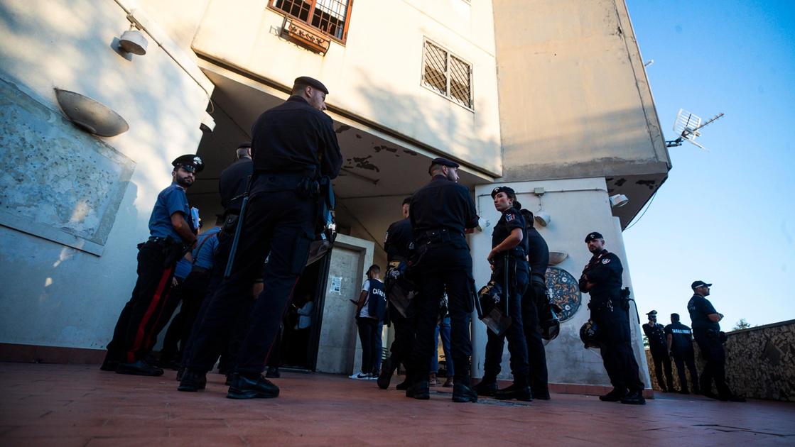 coppia ostaggio di rapinatori in piena notte l irruzione in casa l arma puntata e quell accento straniero da Ilgiorno.it coppia ostaggio di rapinatori in piena notte l irruzione in casa l arma puntata e quell accento straniero
