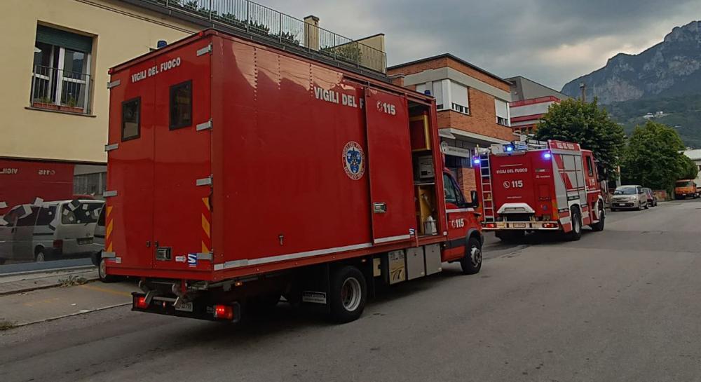 Il sibilo nella notte, poi l’intossicazione: allarme per una fuga di gas a Lecco. Ma era una bomboletta di spray al peperoncino