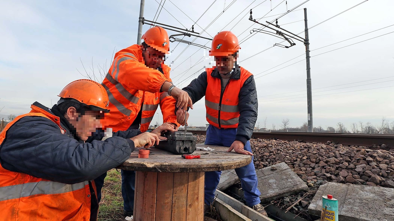 Lavori cantiere linea ferrovia Vigevano Lavori cantiere linea ferrovia Vigevano