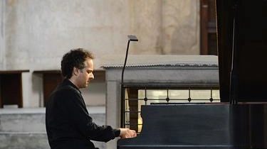 Il maestro Christian Leotta prosegue nella sua maratona dedicata alle Sonate per pianoforte di Ludwig van Beethoven e presenta la... Il maestro Christian Leotta prosegue nella sua maratona dedicata alle Sonate per pianoforte di Ludwig van Beethoven e presenta la...