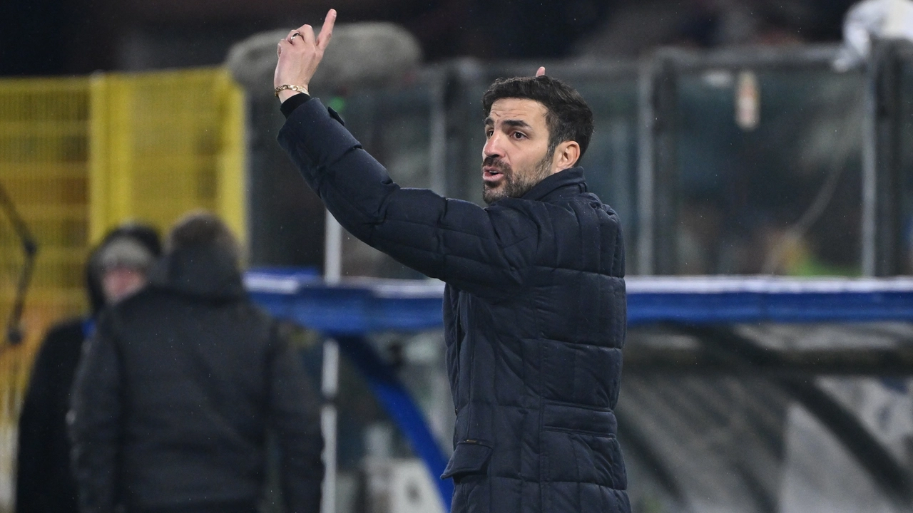Cesc Fabregas sulla panchina del Como Cesc Fabregas sulla panchina del Como