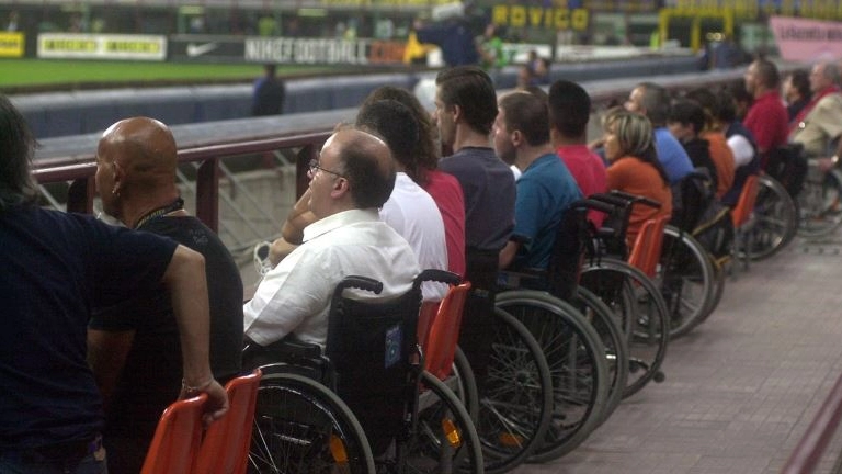Disabili a bordo campo durante una partita a San Siro Disabili a bordo campo durante una partita a San Siro
