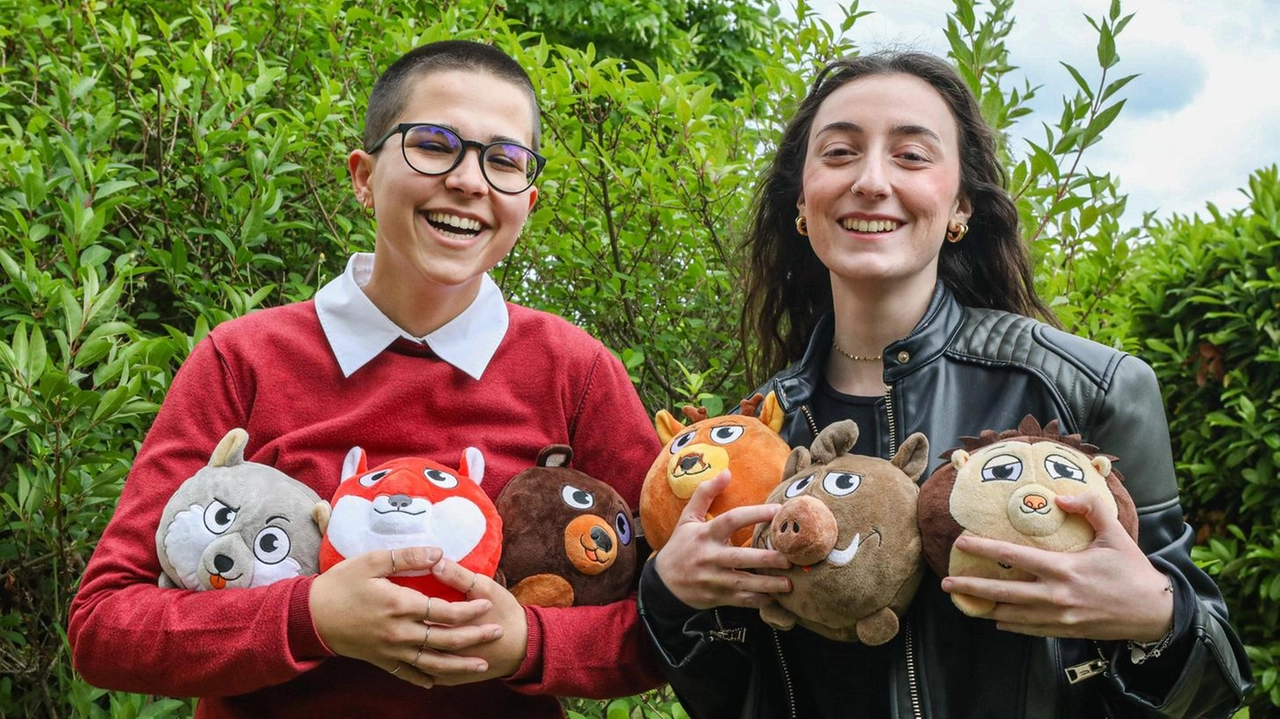 Ubaldo l’orso, Riky il riccio, Ciccio il cinghiale, Rossella la volpe, Lillo il lupo e Dina il daino sono interamente realizzati in materiale riciclato e in prima linea nella lotta agli sprechi. Ubaldo l’orso, Riky il riccio, Ciccio il cinghiale, Rossella la volpe, Lillo il lupo e Dina il daino sono interamente realizzati in materiale riciclato e in prima linea nella lotta agli sprechi.