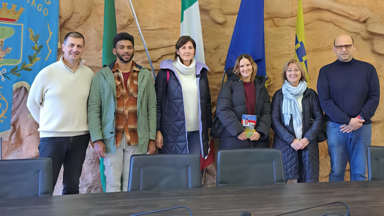 Una delegazione di insegnanti dell’istituto di via IV Novembre e dell’istituto Ies Baltazar di Andratx Illes Balears (Maiorca - isole... Una delegazione di insegnanti dell’istituto di via IV Novembre e dell’istituto Ies Baltazar di Andratx Illes Balears (Maiorca - isole...